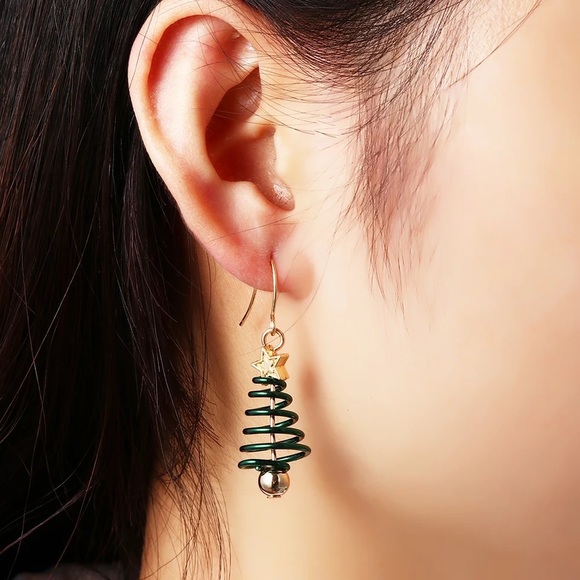 🎄Green Christmas Tree Dangle Earrings with Star - Picture 5 of 9